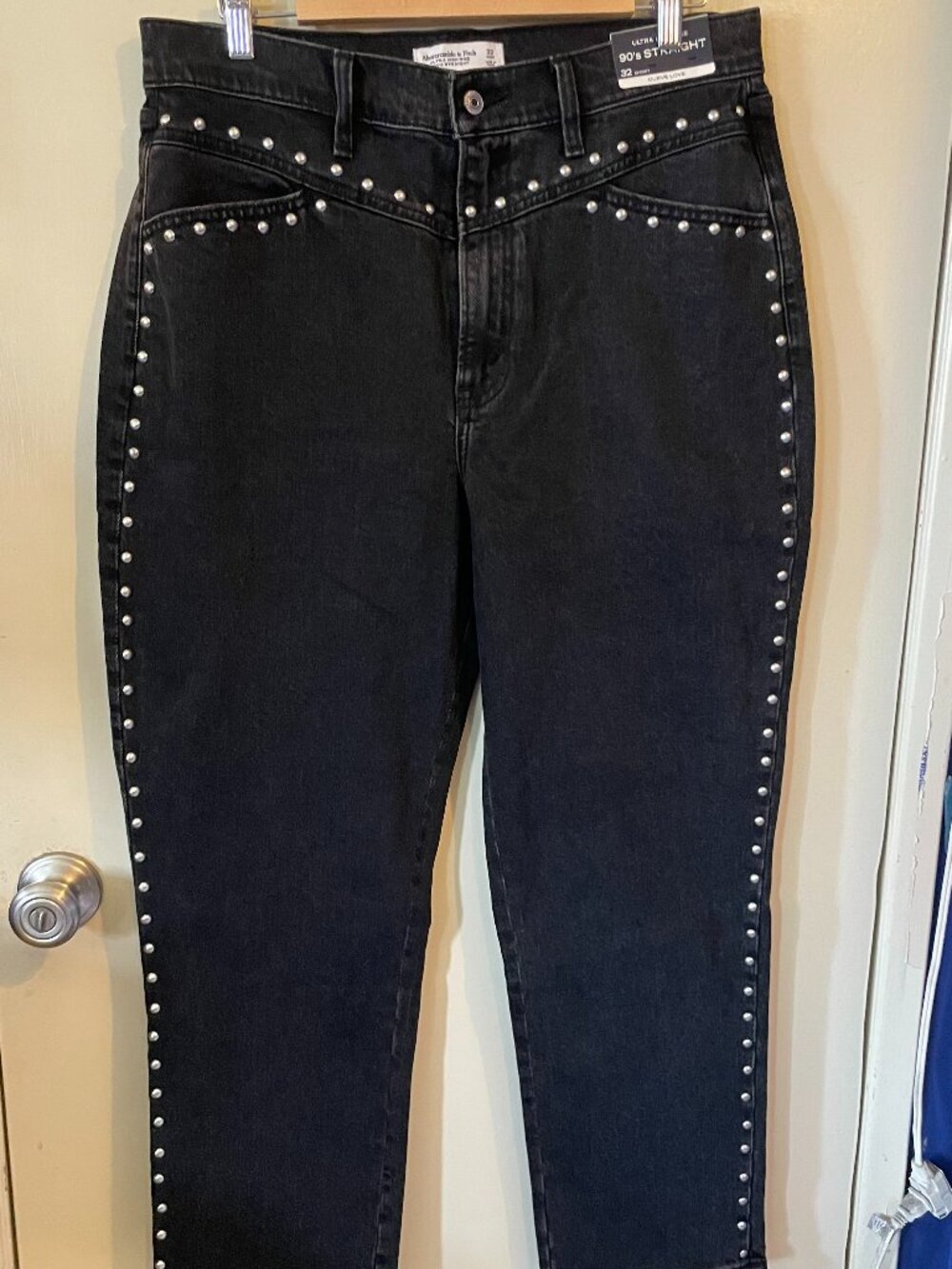 NWT Abercrombie and Fitch 90's Straight Black Studded Jean